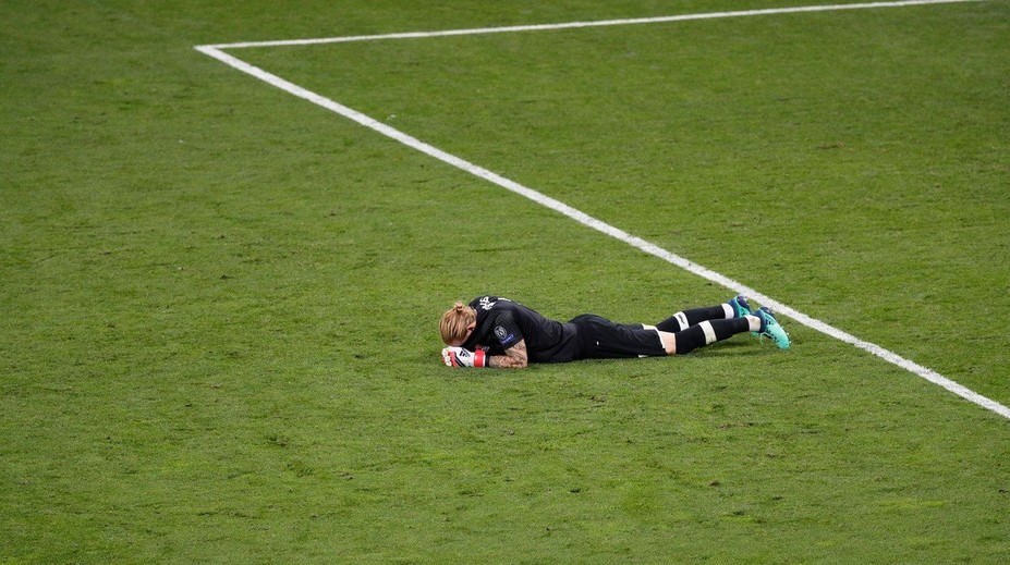 "Nikdy nepůjdeš sám...," Kariuse ale ze spoluhráčů nikdo neutěšil!