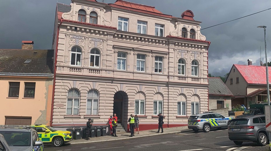 Obrovská tragédie v Jablonci nad Nisou. Matka měla ubodat vlastní dítě