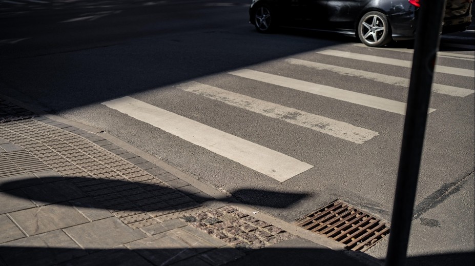 Auto na přechodu v Ústí srazilo ženu. Podle neziskové organizace byla těhotná