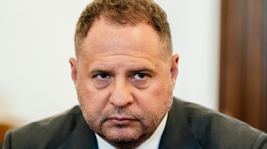 Soud poslal Jermaka do vazby. Spojenec Zelenského je podezřelý z praní peněz