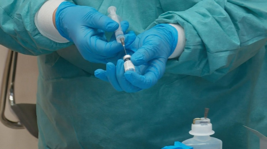 Část lidí nedorazila na druhou dávku očkování. Je to chyba, míní odborníci
