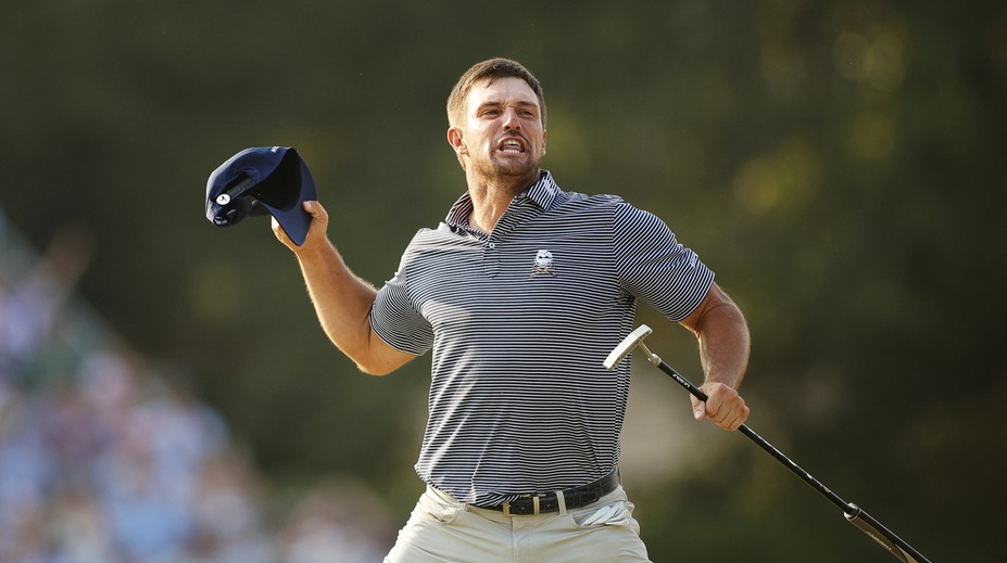 DeChambeau trefil hole-in-one přes svůj dům. Radoval se víc než po výhře majoru