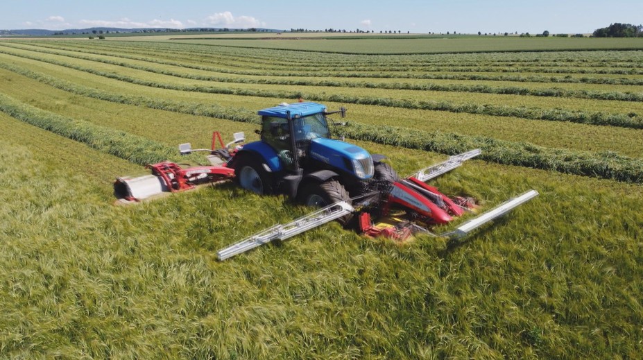 V Brně testují traktor bez řidiče. Zvládne prý mnohem víc
