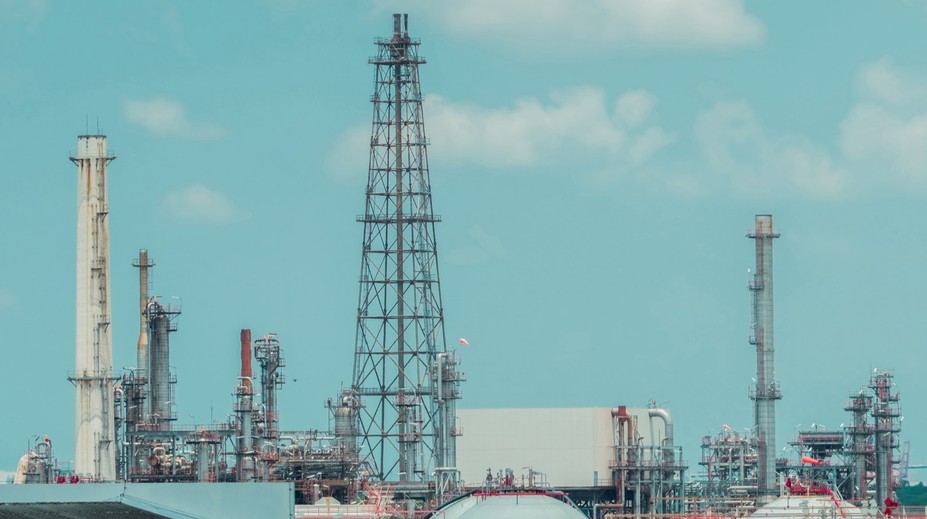 Svět je na pokraji energetické krize. Státy už zavádějí přísná opatření