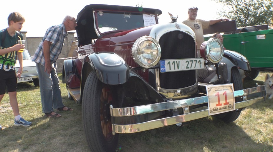 Fara hostila veterány. K vidění byly stovky historických vozidel