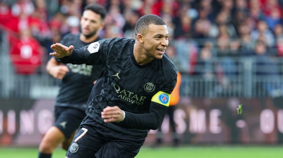 Odejdou Mbappé a jiné hvězdy zadarmo? Kluby mohou s hráči začít jednat