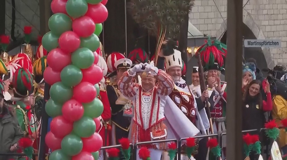 Hudba, barvy, kostýmy a radost ze života. V Kolíně nad Rýnem začal karneval