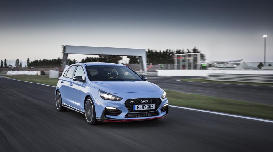 Hyundai představil svůj Golf GTI, a konkurenci pro Octavii