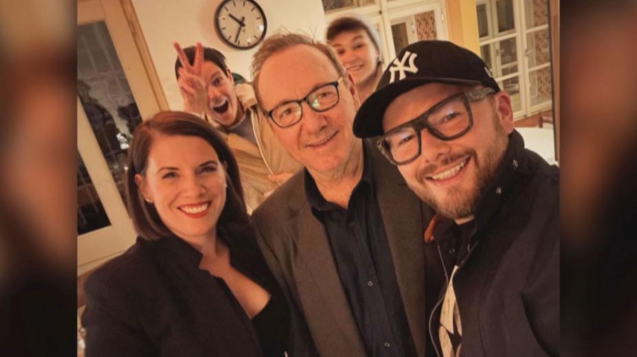 Česko navštívil herec Kevin Spacey. Vyrazil za hudbou a Janem Smigmatorem