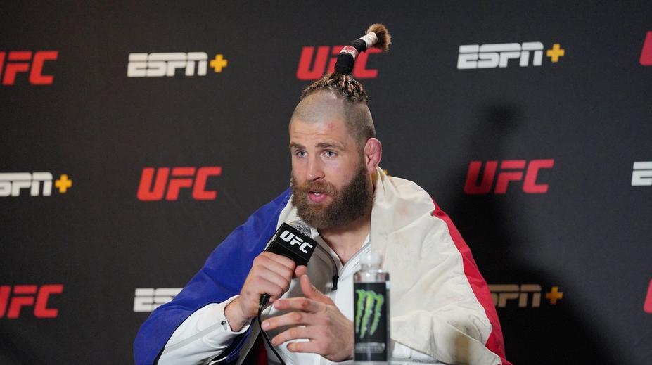 Procházka bude vládnout polotěžké váze, hlásí UFC legenda. Rakič zatím mlčí