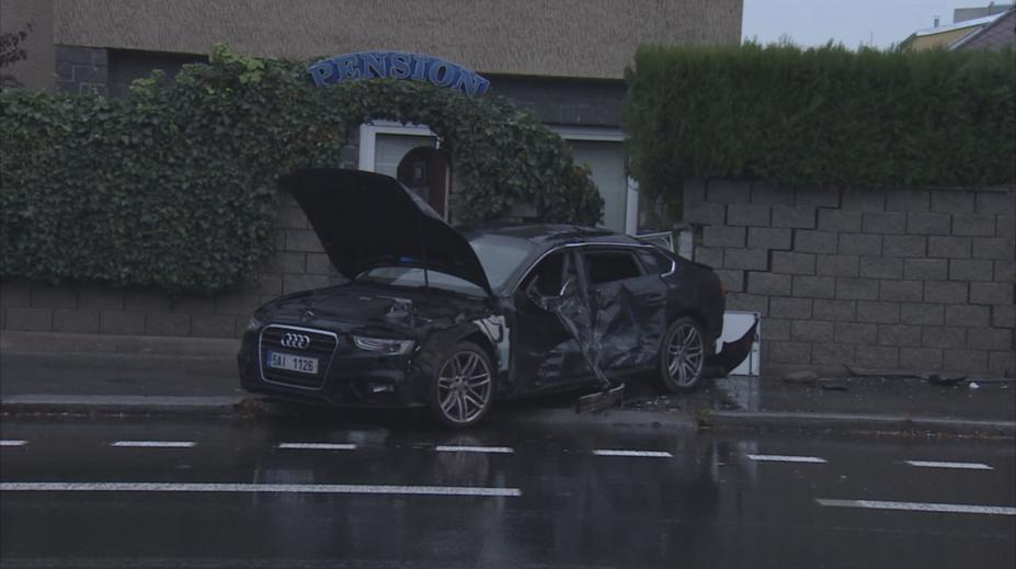 Mokré silnice a neopatrná jízda zapříčinili řadu nehod
