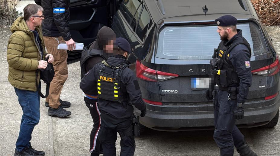 Útočník z Hradce dostane maximálně 10 let. Lidé zuří. Právník řekl, proč to tak je