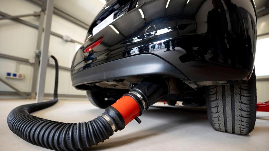 Která auta v Česku vypouštějí nejméně CO₂? Škodovky jsou až desáté