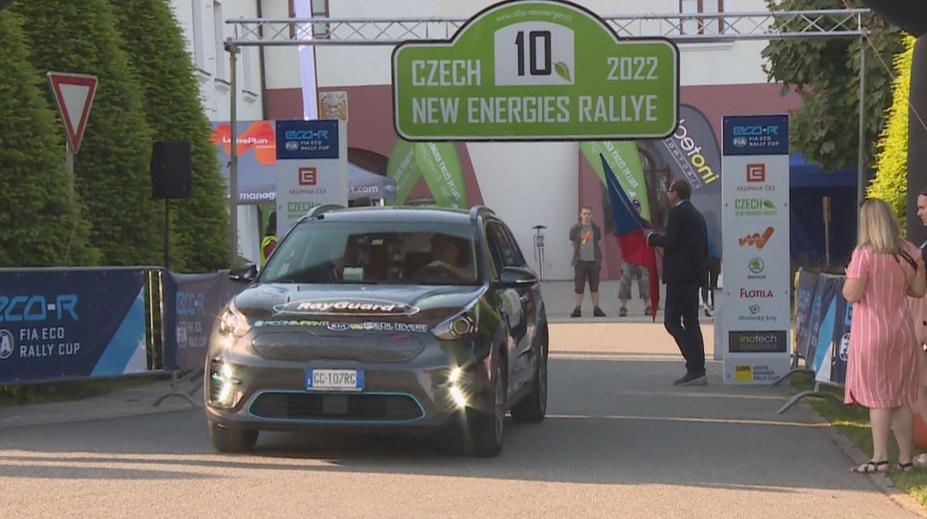 Na jihu Čech odstartoval závod elektromobilů. Zahájení proběhlo u jaderné elektrárny