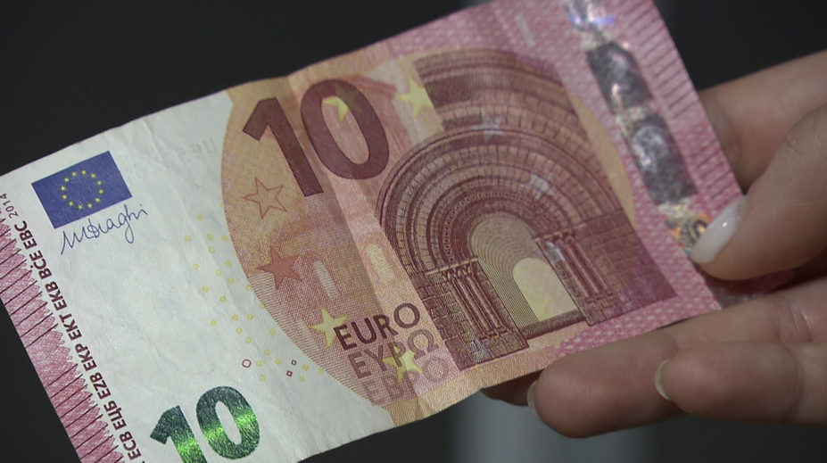 Politik žádá, aby na eurech byli tvůrci vakcíny. Jak se vám návrh líbí? ANKETA