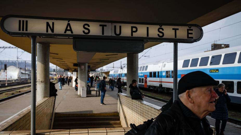 Cestující čeká zmatek na nádražích. Zmizí čísla nástupišť!