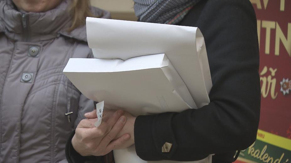 Pozor na podvodníky na internetu! Žena jim naletěla hned dvakrát