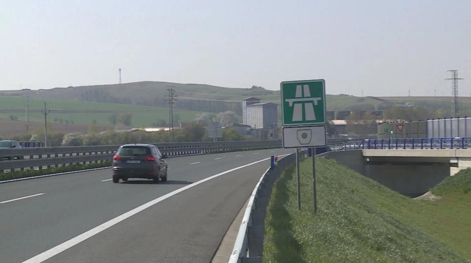 Indové postavili dálnici za pět dní, Česku jedna trvá už 55 let. PŘEHLED