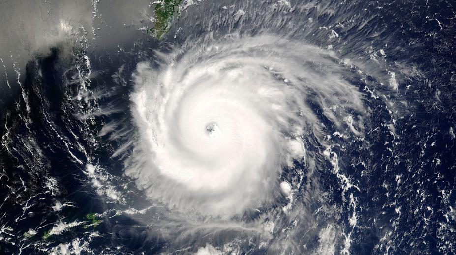 Hurikán Lowell děsí meteorology. Rychle sílí a blíží se k pobřeží