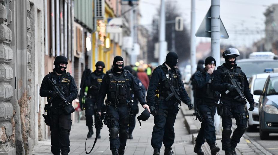 Dopustili se nekalých tendrů? Policie zasahuje na středočeské správě silnic