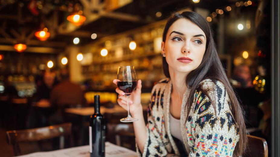 Ceny za víno letí strmě dolů! Mohou jásat i jeho čeští milovníci