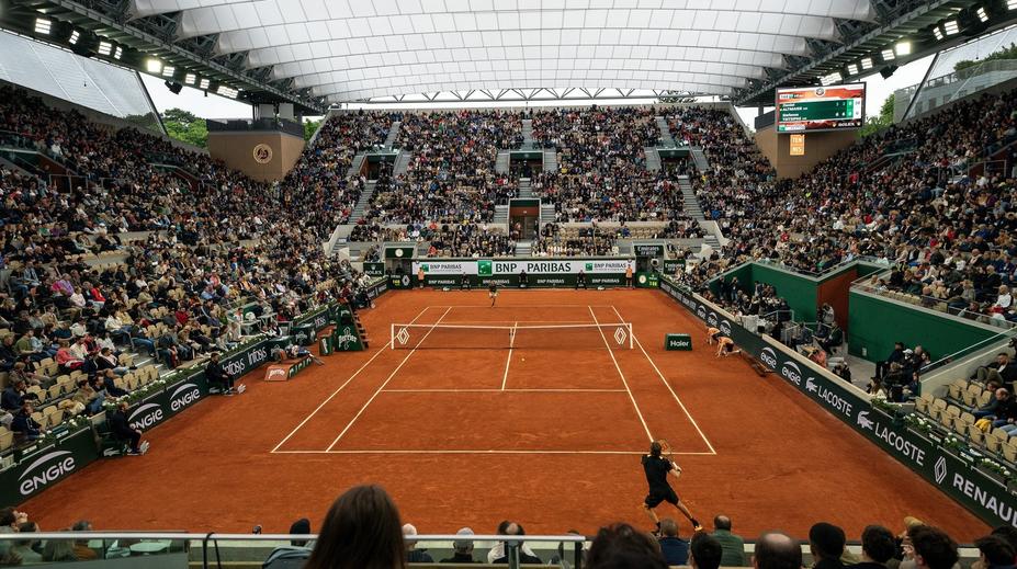 Konec alkoholu na French Open. Fanoušci už přestřelili