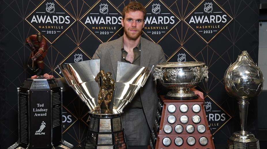 Pastrňák žádnou z individuálních cen nezískal. Galavečer NHL ovládl McDavid