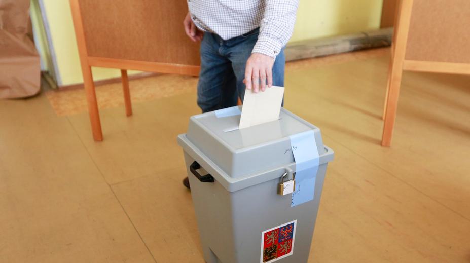 Blíží se volby! Podle politologa jsme odsouzeni k neustálému hlasování
