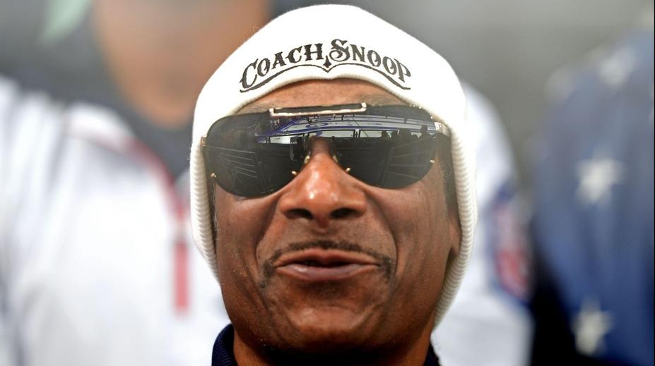 Další kokos na sněhu? Snoop Dogg se sešel s Jamajčany, ochutnal i jejich rum