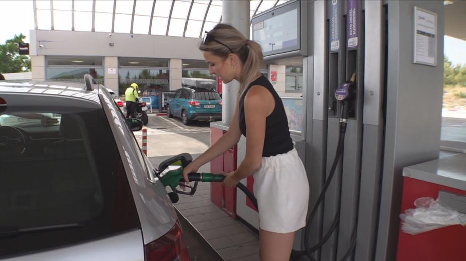 Půjčení auta v zahraničí má řadu háčků. Odborníci poradili, na co si dát pozor