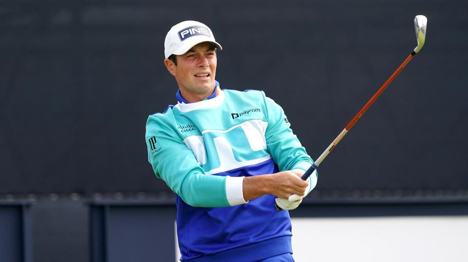 Golfistu při odpalu pokálel pták. Jeho reakce neušla mikrofonům