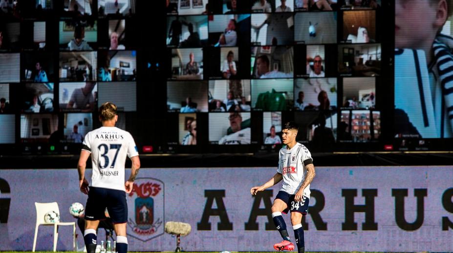 Revoluce ve sledování fotbalu! Dánský klub dostal diváky na tribuny