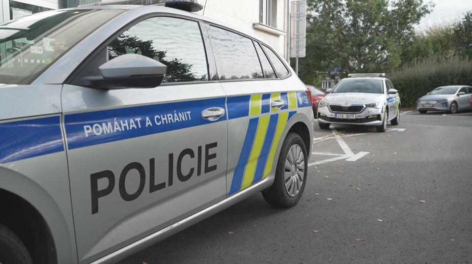 Policie naléhavě pátrala po seniorovi v ohrožení života. Našla ho na nádraží