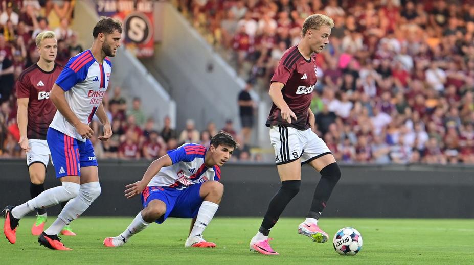 3. PŘEDKOLO LM ON-LINE: Sparta otočila skóre, Tolisso neproměnil penaltu