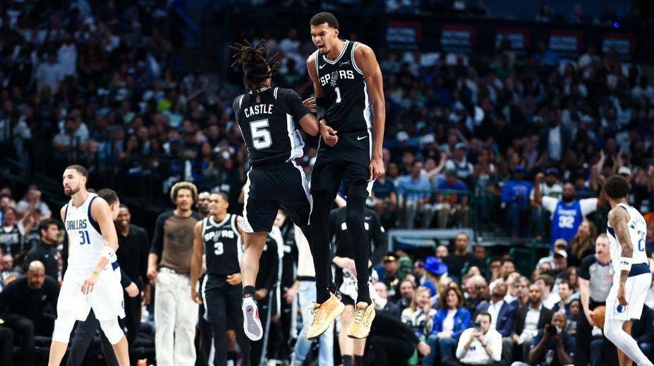 Návrat francouzského obra udivuje NBA. 40 bodů na úvod, pochvala i od soupeře