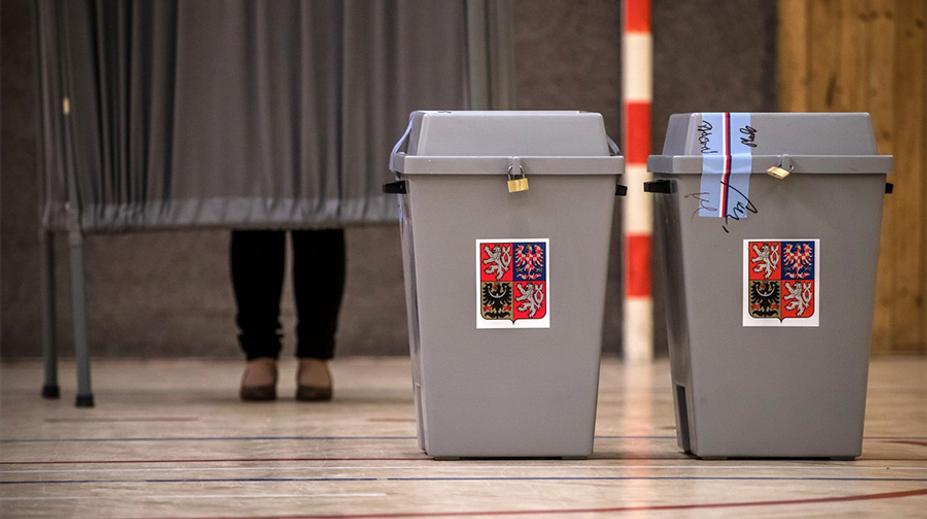 Češi jdou dnes volit. Určit skutečného vítěze voleb bude těžké, míní politolog