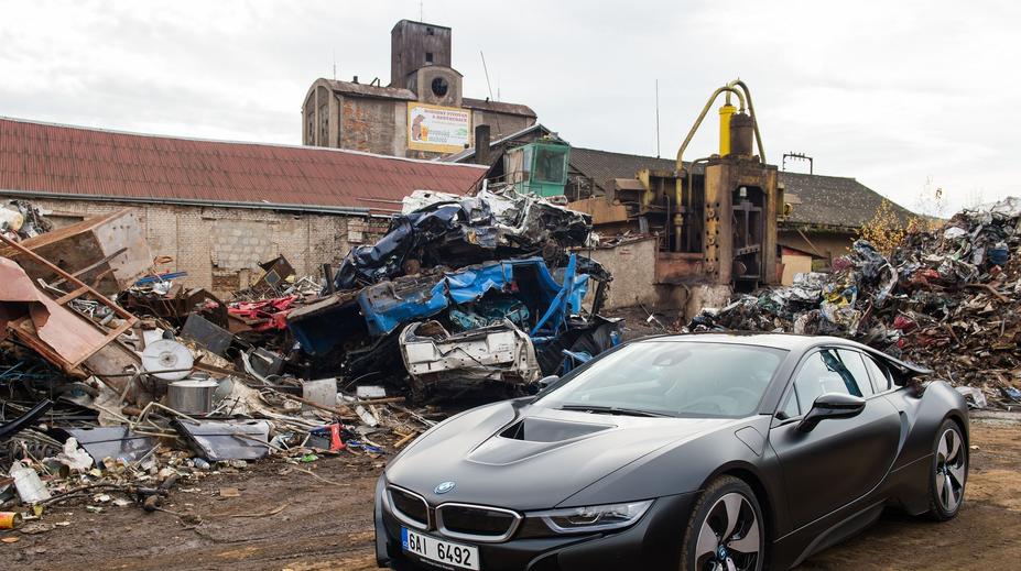 VIDEOTEST - BMW i8, aneb jak jezdí sporťák české policie