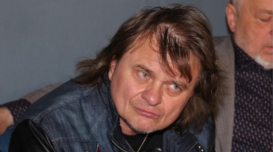 Čok vytáhl do boje kvůli pohřbu maminky. Bylo to jinak, brání se ústav