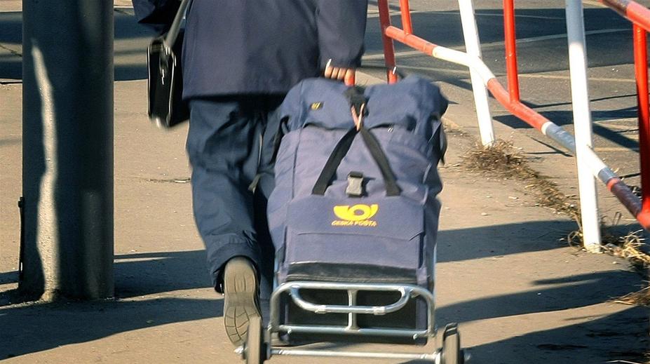 Nový trik šmejdů! Pošta varuje, na co si mají dát starší lidé pozor
