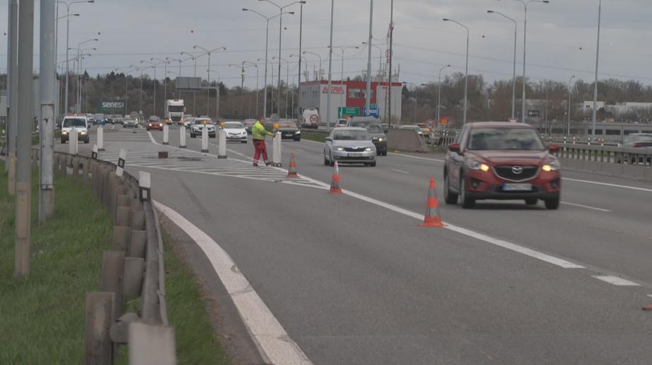 D1 u Prahy bude dvě noci zavřená. Vrcholí tam zatěžkávací zkouška mostu