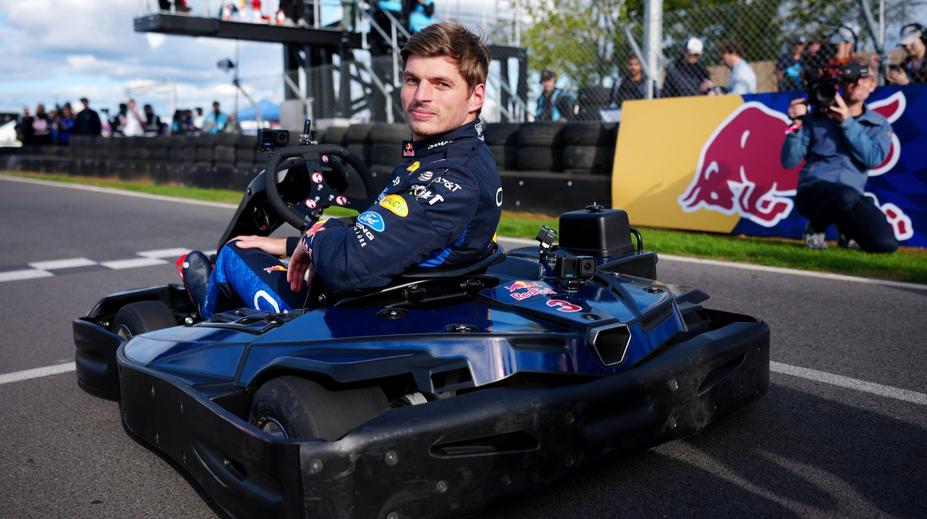 Verstappen prokázal své kvality. Vyhrál závod, kde musel předjet 100 soupeřů