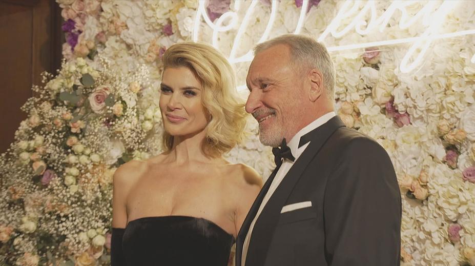 Nádherné róby i fascinující šperky: Jak si celebrity užily Český ples