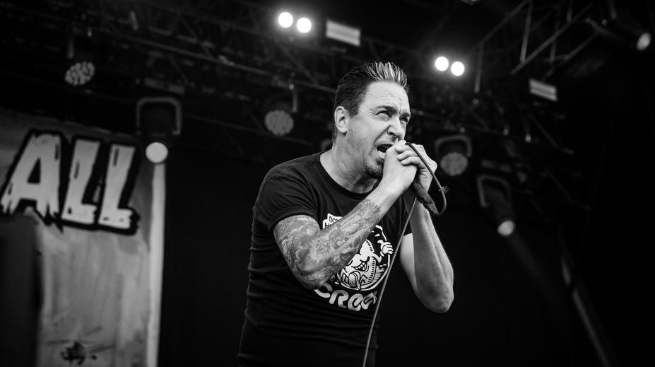 Frontman známé kapely podlehl rakovině. Lou Kollerovi bylo teprve 59 let