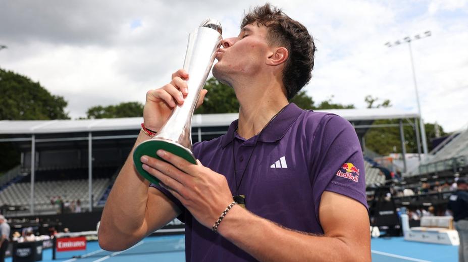 Paráda českých tenistů. Menšík i Macháč vyhráli své generálky před Australian Open