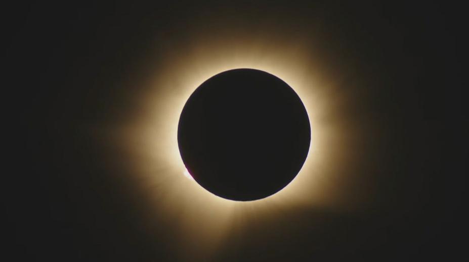 Lidé se před zatměním prali o ochranné brýle. Nacpáno bylo i ve hvězdárnách