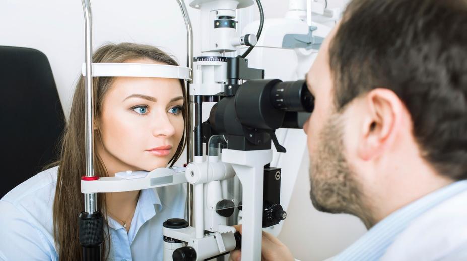 Krátkozrakost trápí stále více lidí. Doktorka radí, jak jí předcházet
