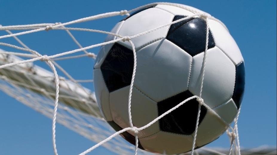 Divočina na okresním fotbale: Došlo na inzultaci sudího a obří rvačku, přijela sanitka i policie
