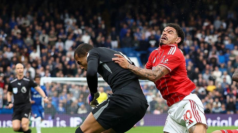 Desítky stehů po hrozivých srážkách hlav. Takhle dopadli fotbalisté Premier League