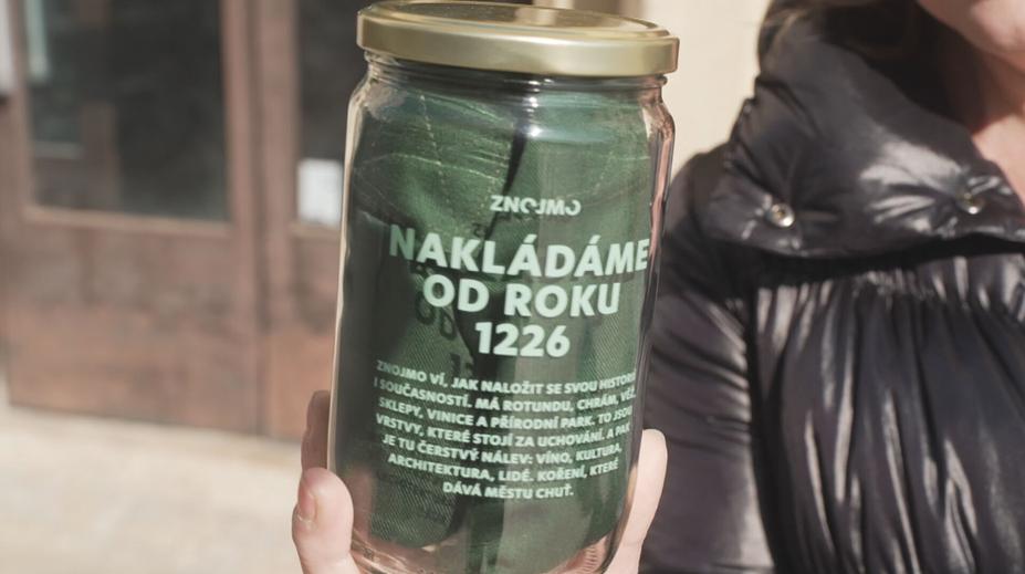 Znojmo slaví výročí. Tradiční okurky inspirovaly řadu suvenýrů