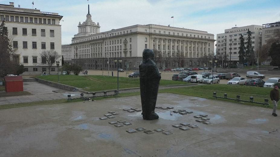 Tajemná socha v centru Sofie. Jaké ukrývá tajemství?
